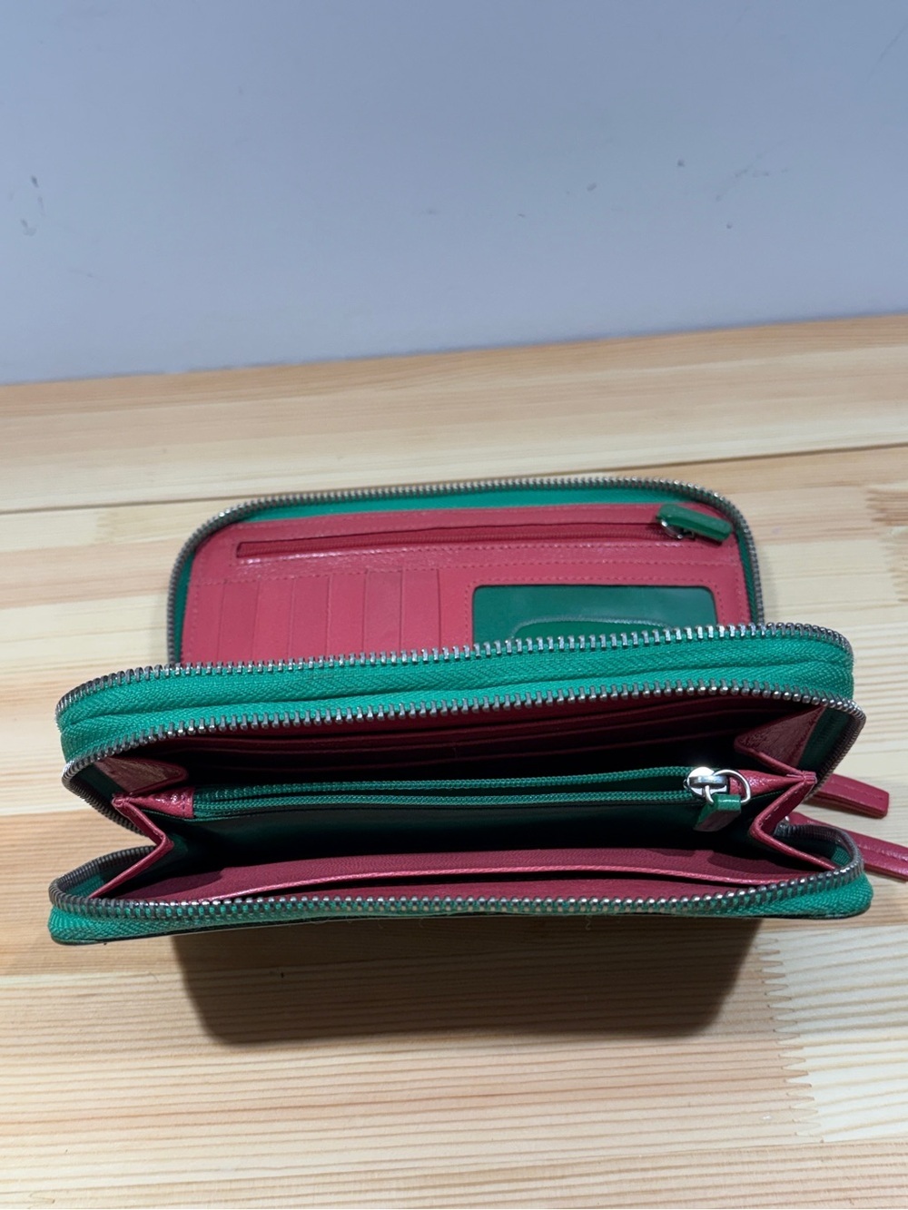 TUSK NYC Leather Double Zip Organizer Wallet Clutch Green Pink Colorblock - Picture 10 of 13